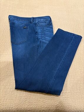 Women’s Straight Leg Jeans in Dark Blue